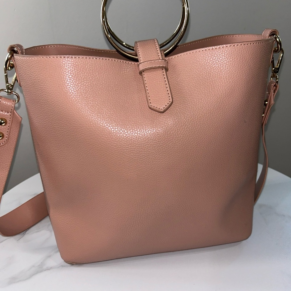 Chic Blush Pink Shoulder Bag with‎ Gold Accents